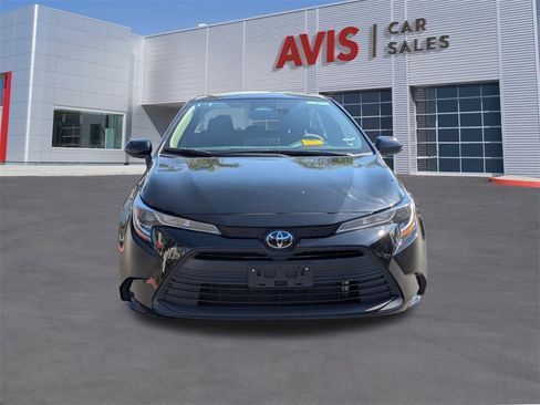 Used 2025 Toyota Corolla LE image 2
