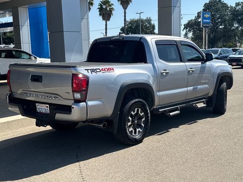 Used 2019 Toyota Tacoma TRD Off-Road w/ Technology Package AWD/4WD image 3