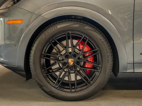 Certified 2026 Porsche Cayenne GTS AWD/4WD image 19