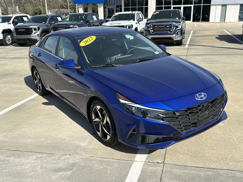 Used 2022 Hyundai Elantra Limited image 3