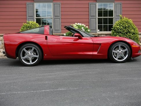 Used 2008 Chevrolet Corvette Coupe w/ Preferred Equipment Group RWD image 10