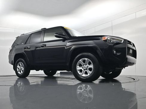 Used 2021 Toyota 4Runner SR5 Premium w/ Moonroof Package AWD/4WD image 50