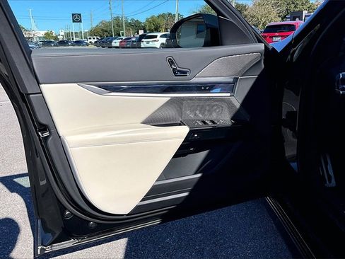 Certified 2023 BMW 740i w/ Executive Package image 17