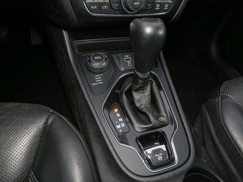 Used 2019 Jeep Cherokee Limited AWD/4WD image 29