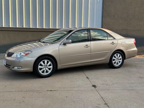 Used 2004 Toyota Camry XLE image 4