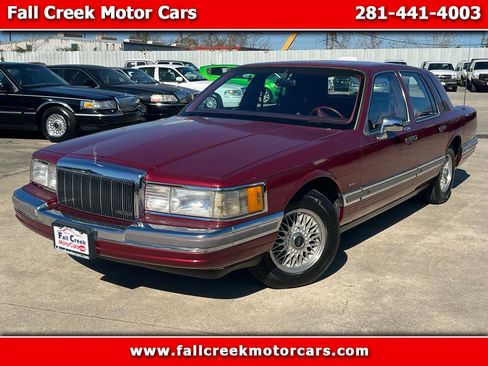 Used 1990 Lincoln Town Car image 1