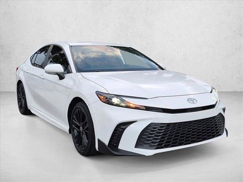 Used 2025 Toyota Camry SE w/ Convenience Package FWD image 3
