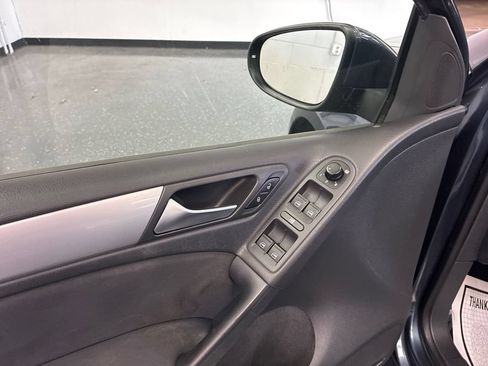 Used 2011 Volkswagen Golf 4-Door FWD image 10