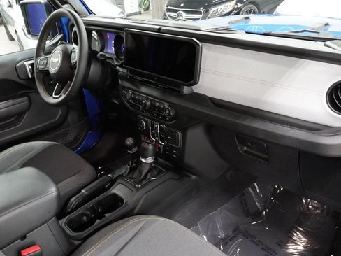 Used 2024 Jeep Wrangler Unlimited AWD/4WD image 27