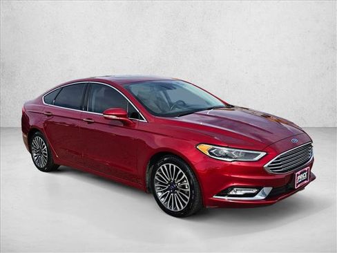 Used 2017 Ford Fusion SE w/ Fusion SE Technology Package FWD image 3