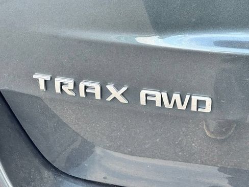 Used 2021 Chevrolet Trax LT w/ LT Convenience Package AWD/4WD image 4