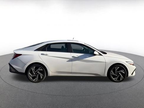 Used 2025 Hyundai Elantra Limited image 15