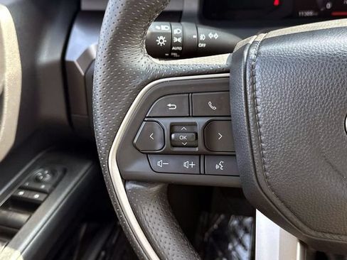 Used 2025 Toyota 4Runner SR5 AWD/4WD image 23