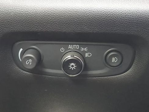 Used 2021 Chevrolet Traverse LT FWD image 26