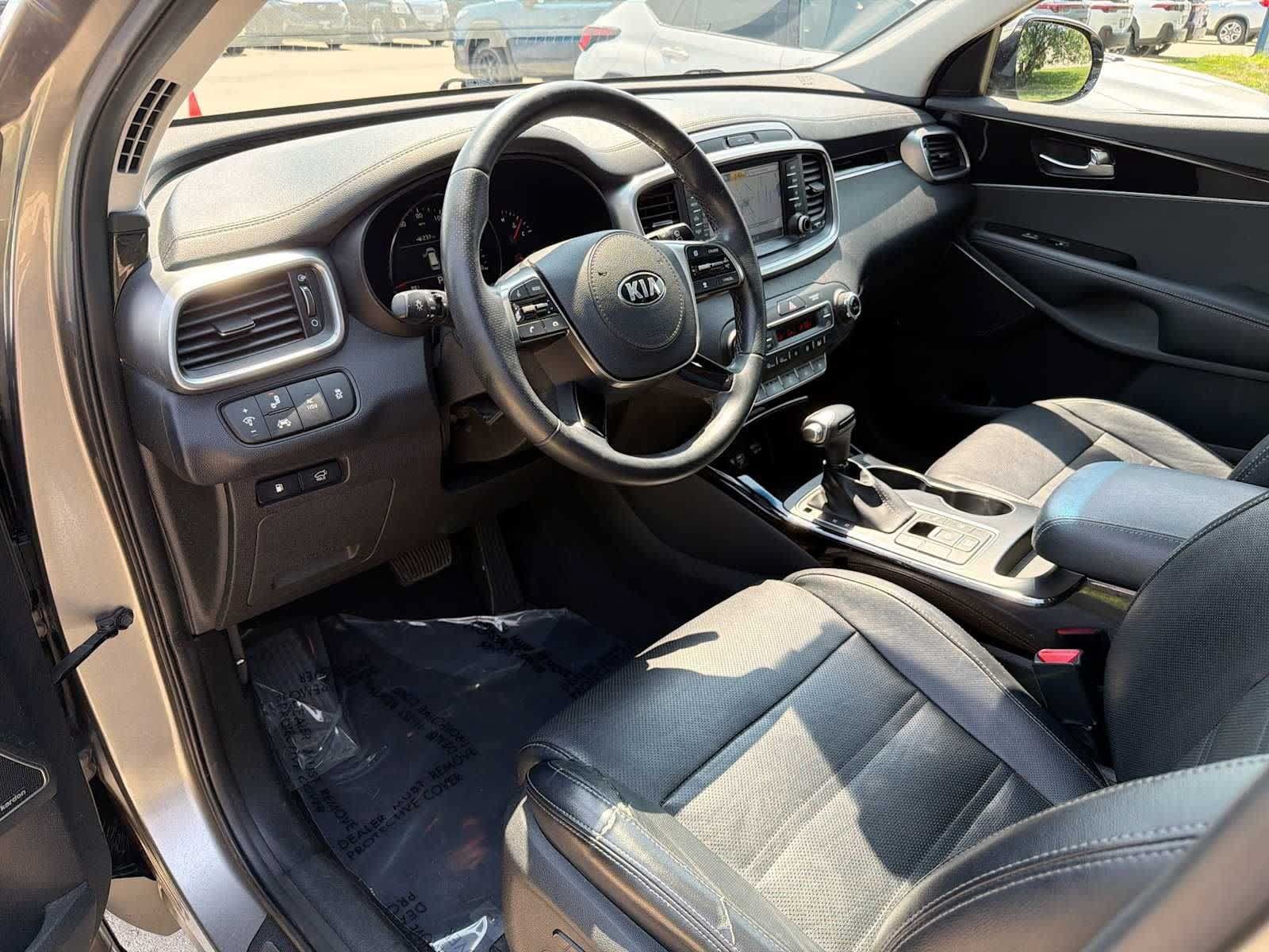 Used 2019 Kia Sorento SX w/ SX Touring Package AWD/4WD image 2