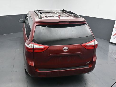 Used 2018 Toyota Sienna XLE image 15