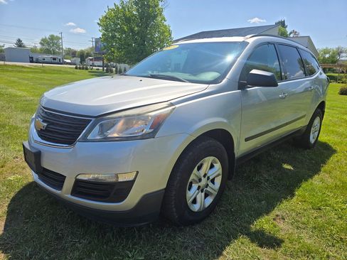 Used 2015 Chevrolet Traverse LS FWD image 3