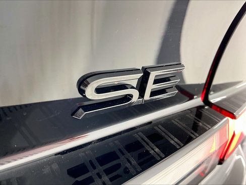 New 2026 Toyota Prius SE image 16