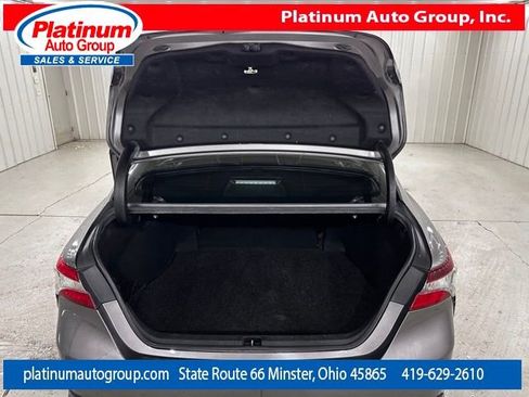 Used 2018 Toyota Camry SE image 32