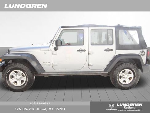 Used 2018 Jeep Wrangler Unlimited Sport AWD/4WD image 28