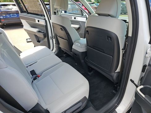 Certified 2025 Hyundai Santa Fe SE FWD image 11