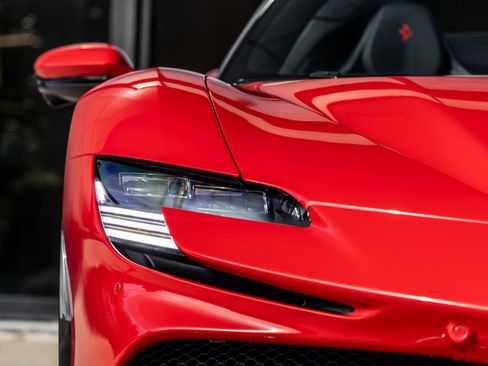 Used 2024 Ferrari SF90 Spider image 23