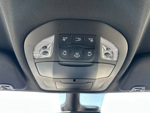 Certified 2025 Chrysler Pacifica Select FWD image 22