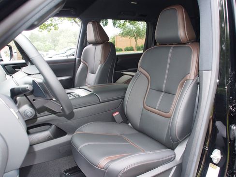 New 2026 Nissan Armada SL w/ Captain's Chari Seat Package image 17