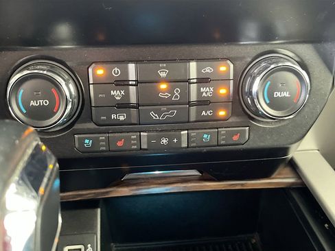 Used 2020 Ford F150 Lariat image 16