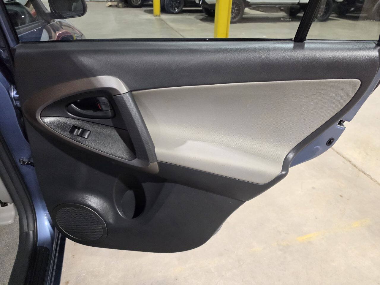 Used 2009 Toyota RAV4 4WD image 28