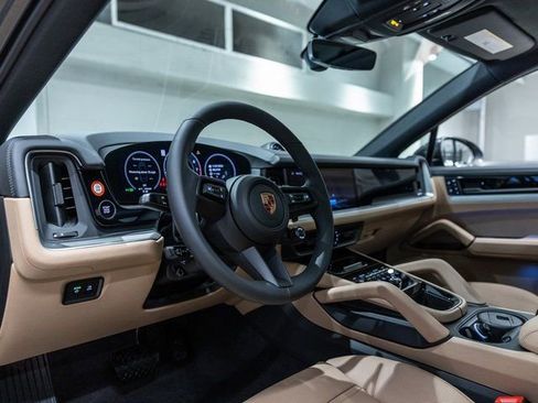 New 2026 Porsche Cayenne Coupe image 4