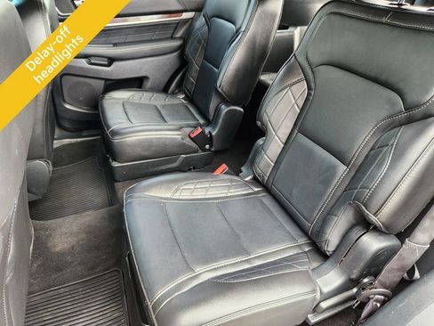 Used 2018 Ford Explorer Platinum AWD/4WD image 16