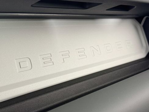 Used 2026 Land Rover Defender 110 X-Dynamic SE AWD/4WD image 23