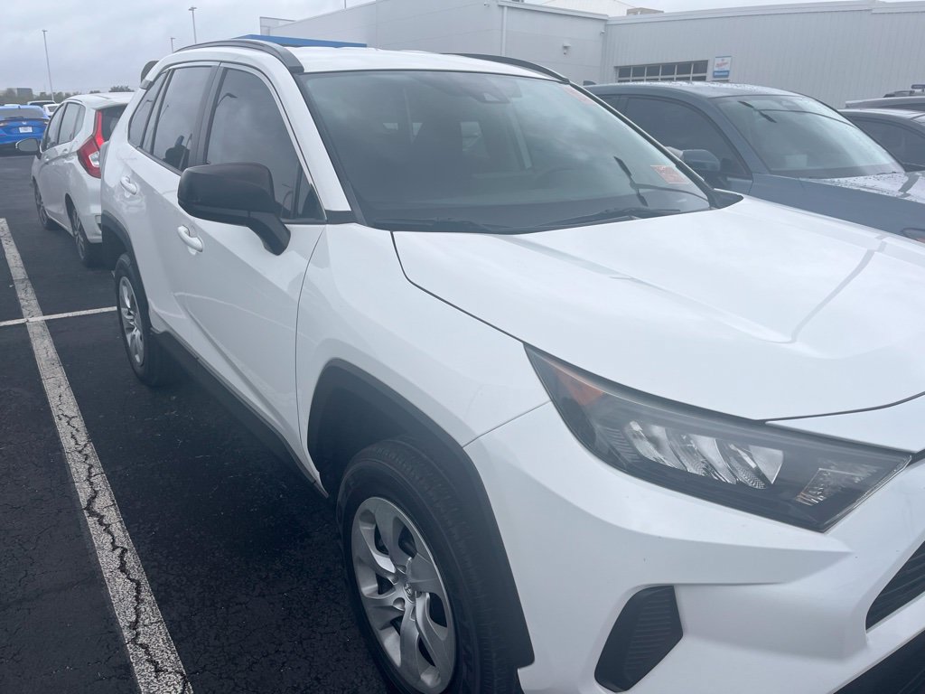 Used 2021 Toyota RAV4 LE FWD image 3
