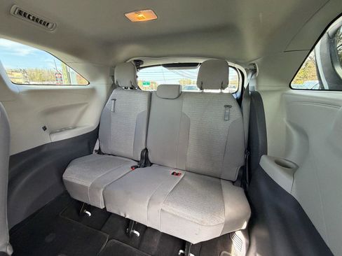 Used 2021 Toyota Sienna LE FWD image 25