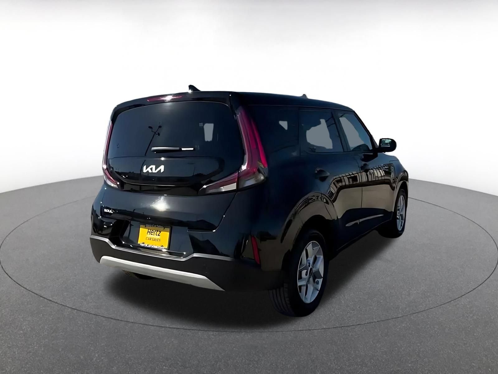 Used 2025 Kia Soul LX w/ LX Technology Package FWD image 13