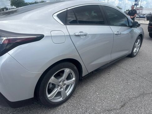 Used 2017 Chevrolet Volt LT FWD image 5