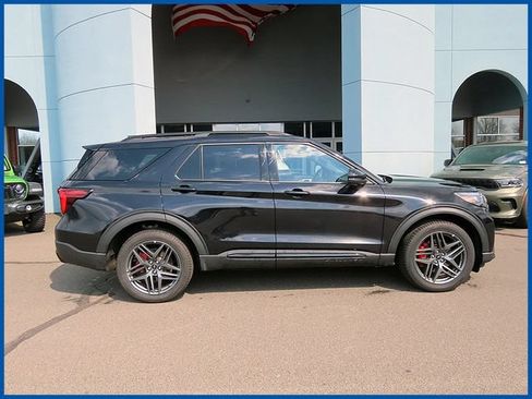 Used 2025 Ford Explorer ST-Line w/ ST-Line Street Pack AWD/4WD image 2