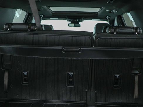 Used 2023 GMC Yukon XL SLT AWD/4WD image 34