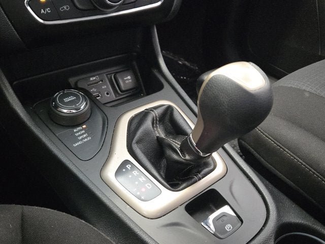 Used 2016 Jeep Cherokee Latitude w/ Cold Weather Group AWD/4WD image 20