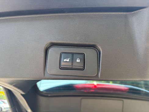 Used 2025 Nissan Rogue SV FWD image 23