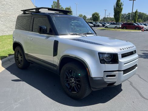Used 2021 Land Rover Defender 90 S AWD/4WD image 9