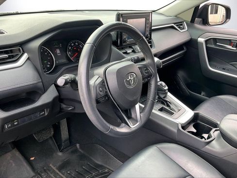 Used 2020 Toyota RAV4 XLE Premium image 20