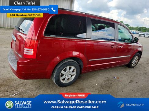 Used 2010 Chrysler Town & Country Touring Plus FWD image 4