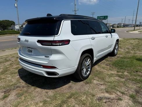 Used 2024 Jeep Grand Cherokee L Summit w/ Luxury Tech Group V AWD/4WD image 7