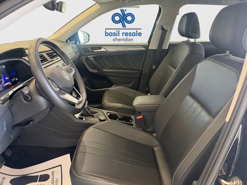 Used 2024 Volkswagen Tiguan SE image 11