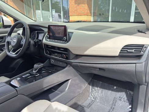 Used 2023 Nissan Rogue SV w/ SV Premium B Package FWD image 14