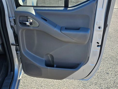 Used 2019 Nissan Frontier SV image 24