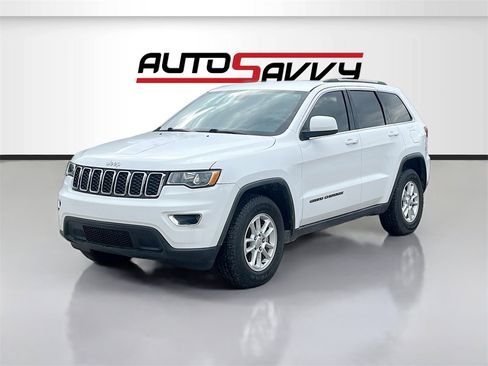 Used 2020 Jeep Grand Cherokee Laredo image 3
