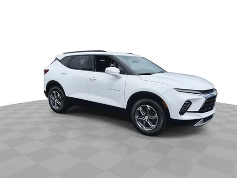Certified 2024 Chevrolet Blazer LT AWD/4WD image 2